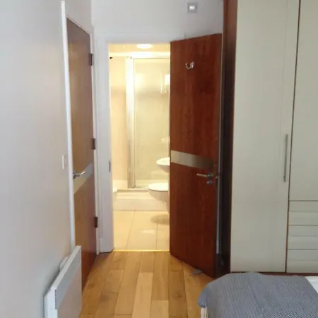 דירה Luxury Ivy Exchange 3 Bedroom